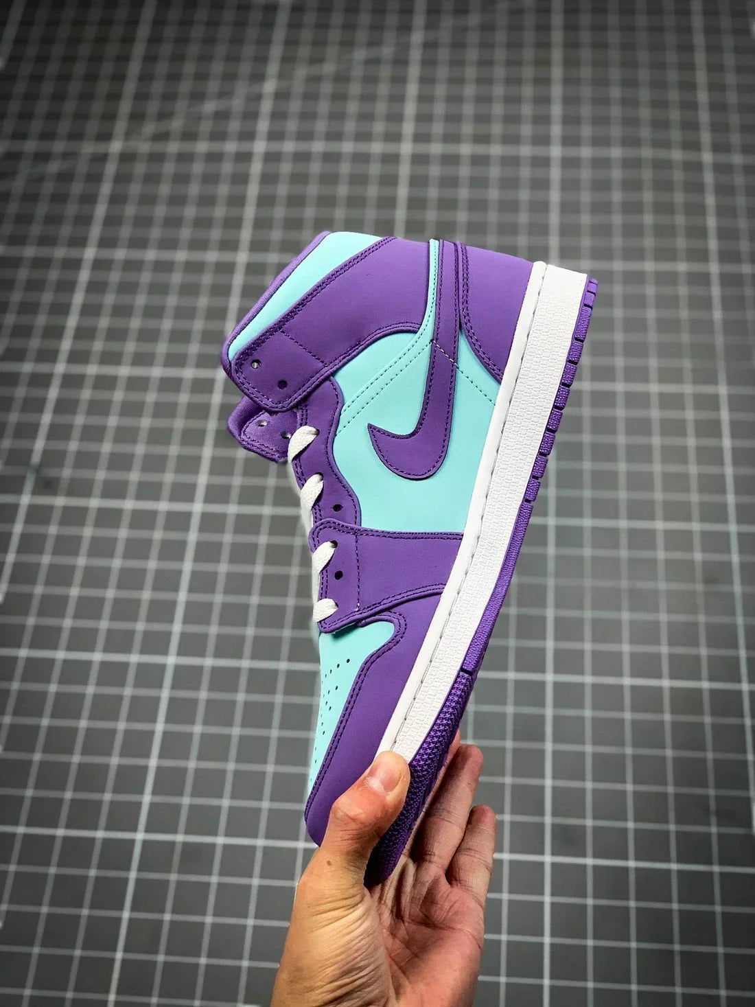 AIR JORDAN 1 MID