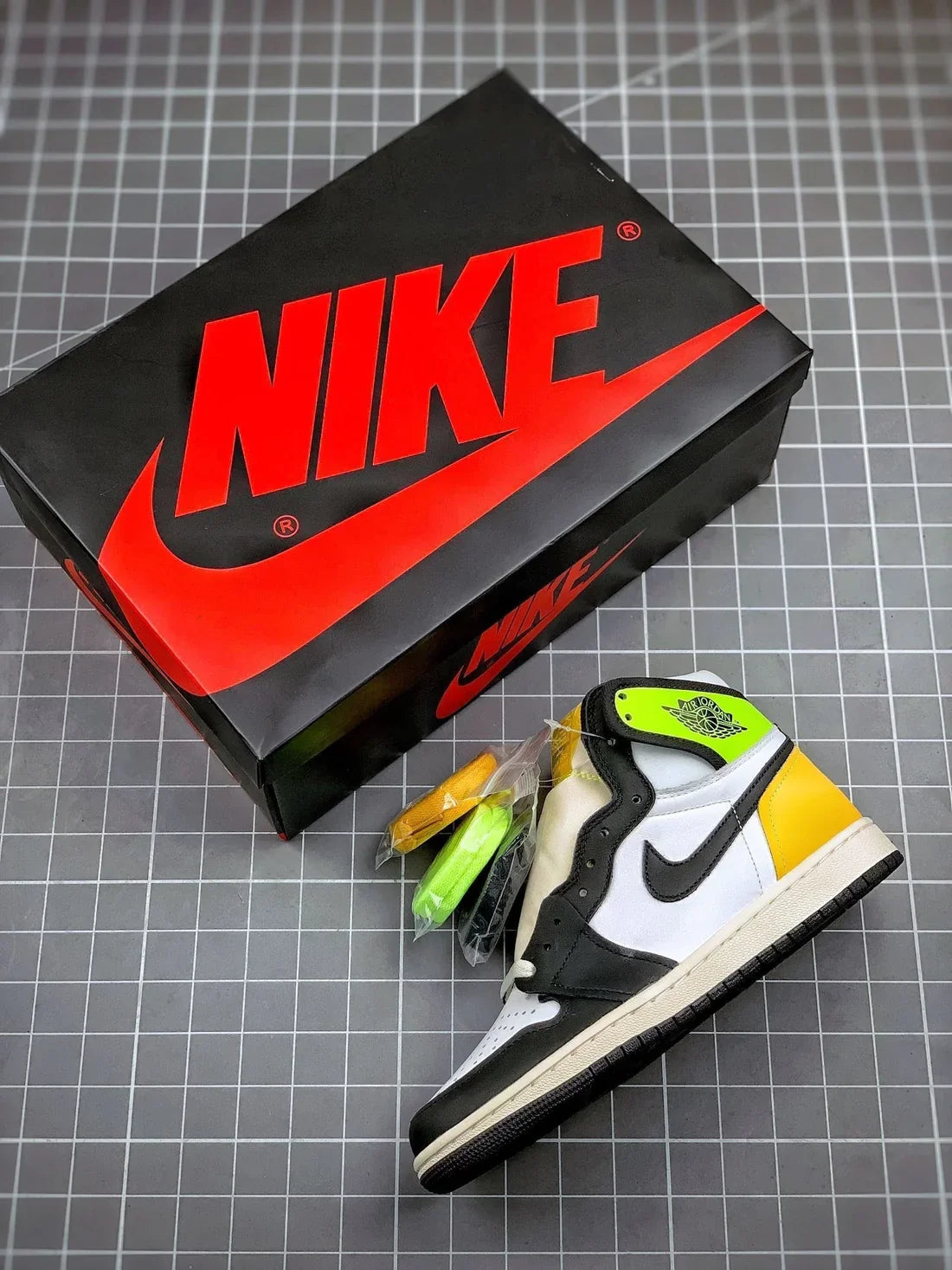 AIR JORDAN 1 MID