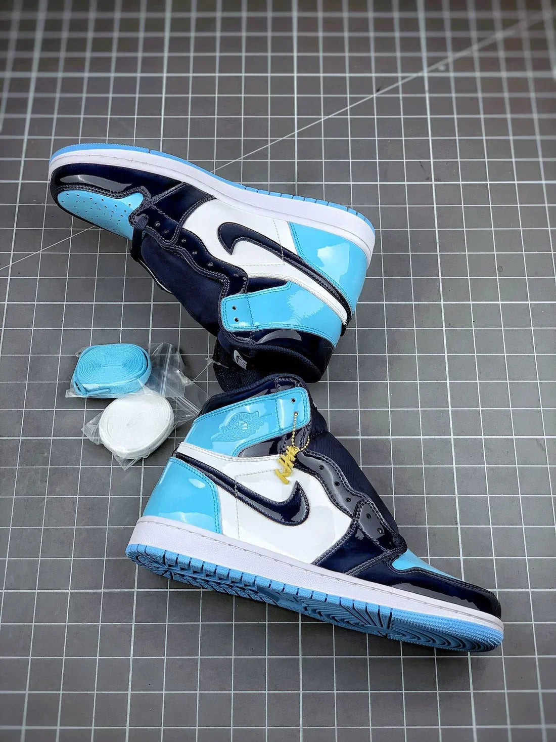 (AIR JORDAN 1 HIGH